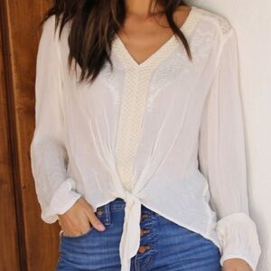 NWT Nostalgia cream tie front embroidered blouse